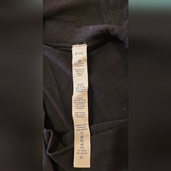 Lululemon yoga pants, size 8 US - Picture 3 of 3